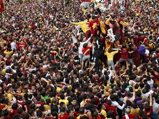 Chen lấn trong lễ hội tại Philippines, hàng trăm người bị thương