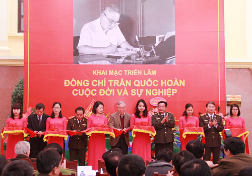 Khai mạc triển lãm “Đồng chí Trần Quốc Hoàn – Cuộc đời và sự nghiệp”