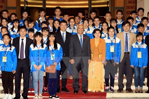 Gặp mặt các học sinh tham gia vòng chung kết cuộc thi "Tự hào Việt Nam"