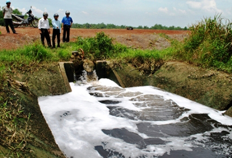 Phạt doanh nghiệp xả nước thải chưa xử lý ra sông Vàm Cỏ Đông