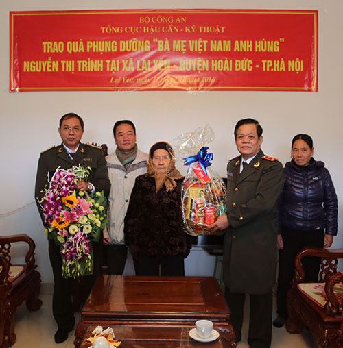 Tổng cục Hậu cần-Kỹ thuật nhận phụng dưỡng mẹ Việt Nam anh hùng Nguyễn Thị Trình