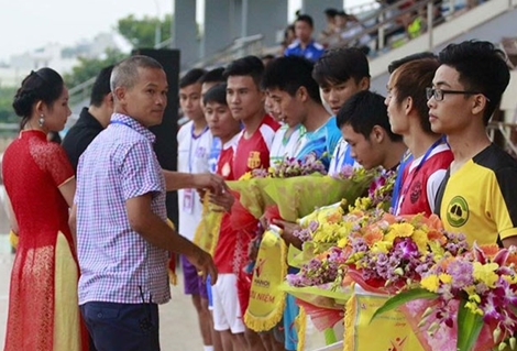 Tận tâm với bóng đá “phủi”