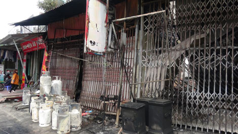 Hỏa hoạn thiêu rụi 3 nhà dân tại thị trấn Phủ Thông, Bắc Kạn