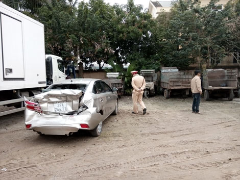 Xe tải đâm xe rước dâu, cô dâu, chú rể thoát chết trong gang tấc