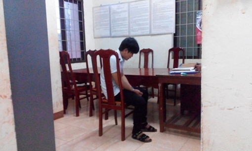 Bị bạn cùng lớp bắt nạt, nam sinh rút dao đâm bạn nhập viện