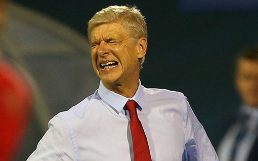 Wenger lại khẩu chiến