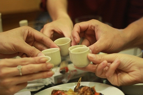 Mâu thuẫn từ bàn nhậu, kẻ chết người bị thương