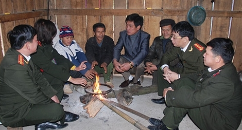 Bình yên Tết đồng bào Mông đen ở Cao Bằng