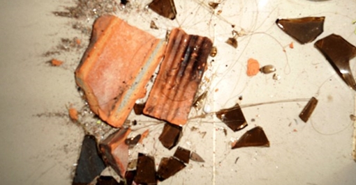 Vợ dùng gạch đập chồng chết trên giường ngủ