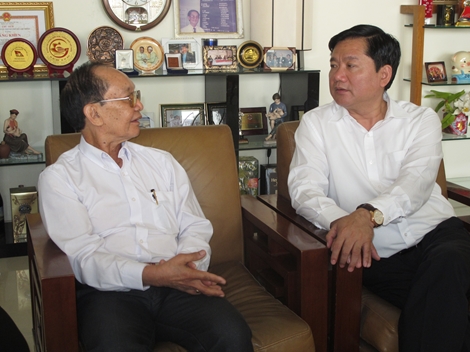 Bí thư Đinh La Thăng bàn với Giáo sư Đông A về các vấn đề nóng của ngành Y tế