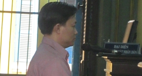 13 năm tù cho kẻ phóng dao giết vợ