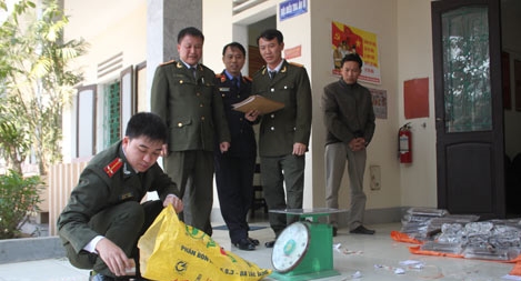 2 anh em rủ nhau vận chuyển 168kg thuốc nổ đi tiêu thụ