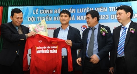 Đội tuyển Việt Nam có nên đứng ngoài "làn sóng ngoại" bao trùm Đông Nam Á?