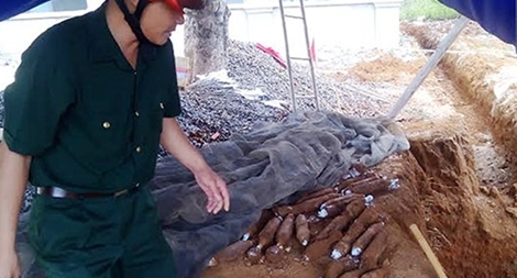 Tá hỏa phát hiện hầm vũ khí trong khuôn viên trạm y tế