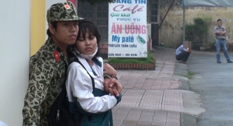 Đối tượng tẩm xăng bắt cóc nữ sinh không phải quân nhân