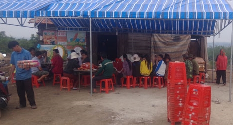 Bé gái chết bất thường bên bờ suối do bị sát hại