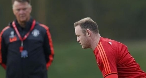 Van Gaal "tố" Rooney phản ứng khi bị ra sân