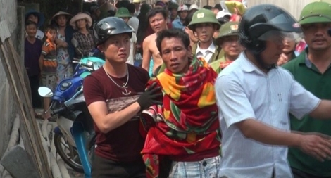 Khởi tố kẻ nhiễm HIV, ngáo đá khống chế uy hiếp con tin