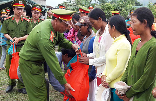 Nặng nghĩa tình với buôn làng Tây Nguyên