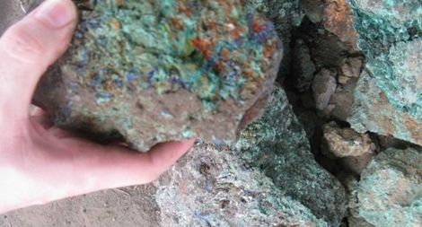 Bắt vụ vận chuyển 20 bao quặng đồng không rõ nguồn gốc