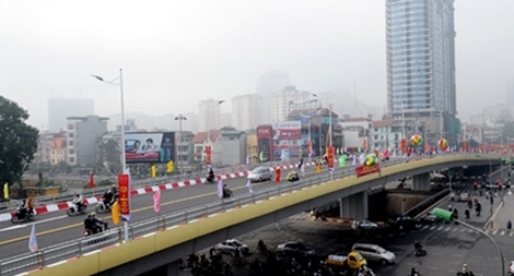 Thông xe cầu vượt Nguyễn Chánh