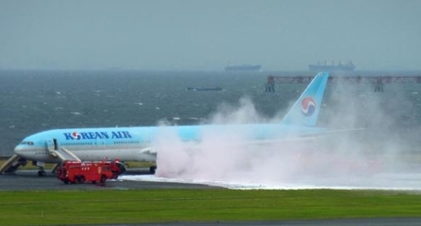 Máy bay Hàn Quốc chở 300 người bỗng nhiên bốc cháy