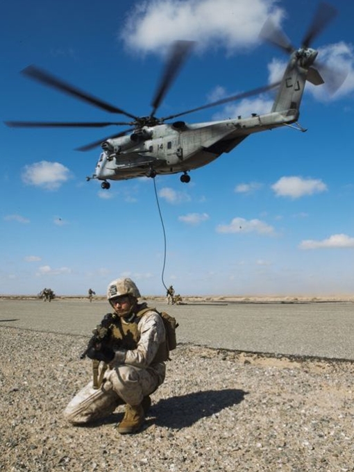 Hai trực thăng quân sự đâm nhau, 12 người có thể thiệt mạng