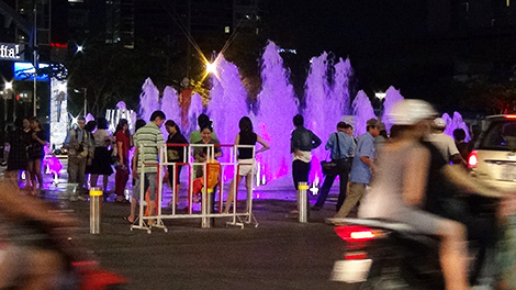 TP. Hồ Chí Minh bừng sáng chào mừng Ngày đất nước thống nhất