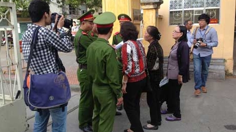 Gắn trách nhiệm với tình người