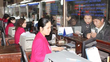 Mua vé qua "cò", có thể không được lên tàu