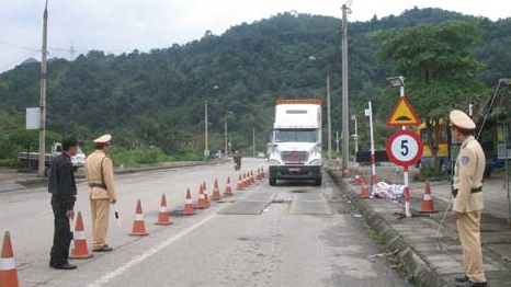 Chống xe quá tải: Đường dài lắm nỗi gian nan…
