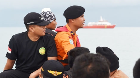 Thân máy bay nằm sâu 30m dưới biển