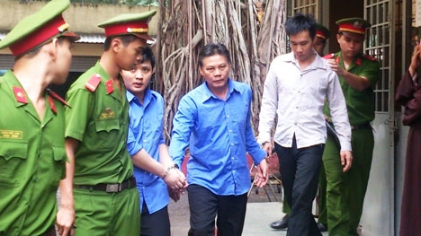 Giả người của Ủy ban MTTQ Việt Nam lừa nhà chùa lấy tiền tài trợ