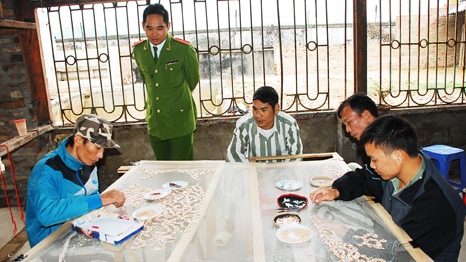 Lá thư xin lỗi gửi chính quyền của người đàn ông 2 vợ, 12 con...