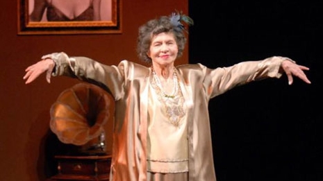 Diễn viên kịch nghệ cao niên nhất