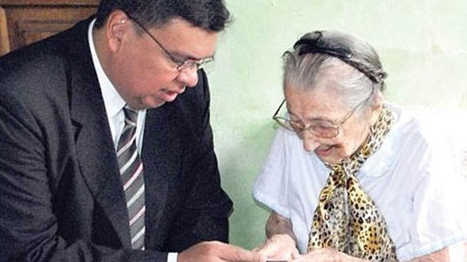 107 tuổi mới được… cấp chứng minh thư