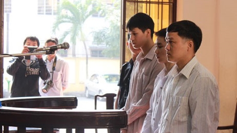 Xét xử 2 phóng viên cưỡng đoạt tài sản và lợi dụng ảnh hưởng để trục lợi