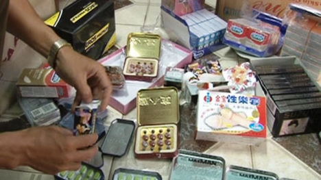 Phát hiện xe ô tô đi 'bỏ mối' thuốc kích dục