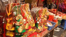Sôi động thị trường vàng mã cúng ông Công, ông Táo