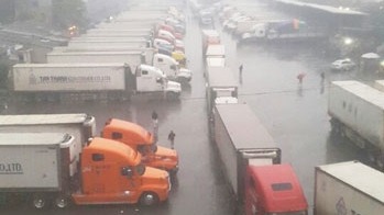 Bao giờ mới hết ùn tắc hàng hóa ở cửa khẩu Tân Thanh?