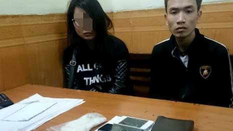 Đôi nam nữ giấu ma tuý 300 triệu đồng trong túi lộc xuân