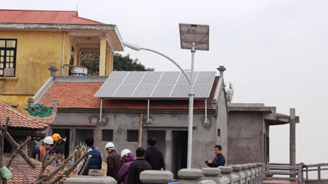 Điện mặt trời ra đảo, lên tàu