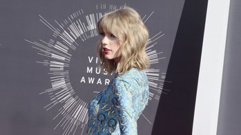 Đôi chân được bảo hiểm... 40 triệu USD