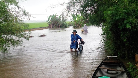 Ngập lụt giữa mùa khô do thủy điện bất ngờ xả lũ
