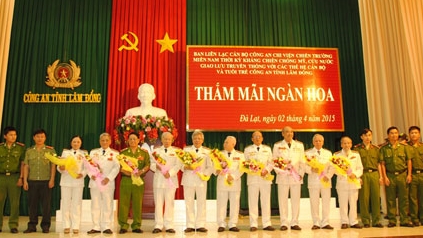 Cán bộ Công an chi viện chiến trường miền Nam giao lưu tuổi trẻ Công an Lâm Đồng