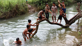 Hai học sinh lớp 3 tử vong do tắm suối