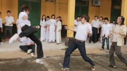 Quay về trường cũ hòa giải mâu thuẫn bị đanh chấn thương sọ não