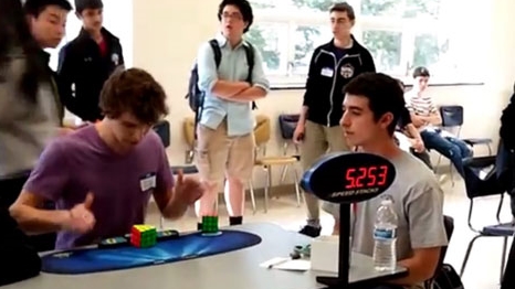Kỷ lục mới về xoay khối rubik
