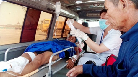 Cứu nạn một ngư dân bị trọng thương giữa biển