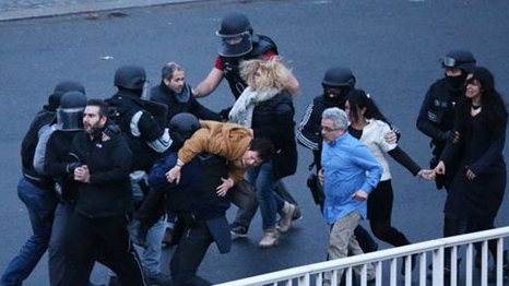 Con tin kiện đài truyền hình vì... tiết lộ nơi ẩn náu